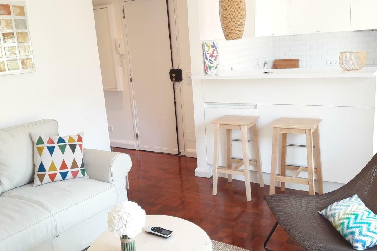 Modern Cosy Flat With Terrace In Campo De Ourique. Apartment Lisbon Luaran gambar